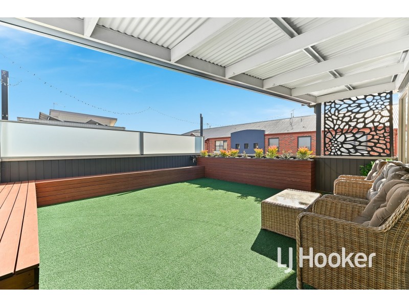 7 Sunline Terrace, Pakenham VIC 3810