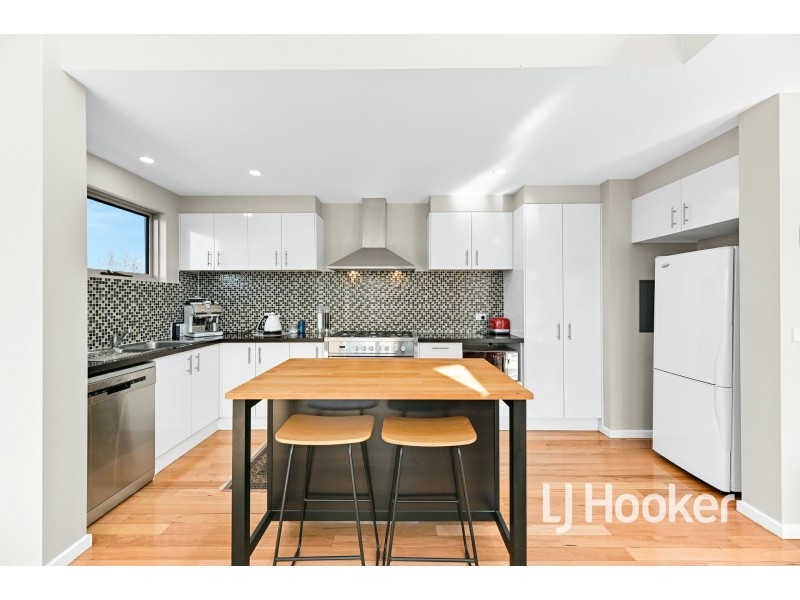 7 Sunline Terrace, Pakenham VIC 3810