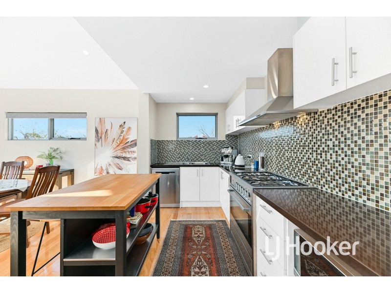 7 Sunline Terrace, Pakenham VIC 3810