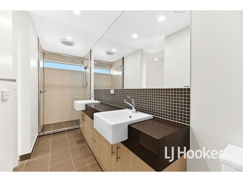 7 Sunline Terrace, Pakenham VIC 3810