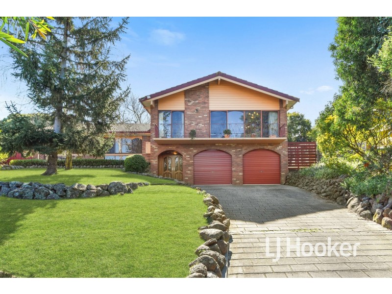 8 Dove Court, Pakenham VIC 3810