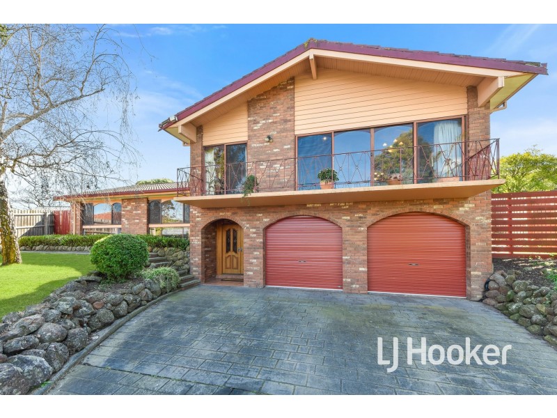 8 Dove Court, Pakenham VIC 3810