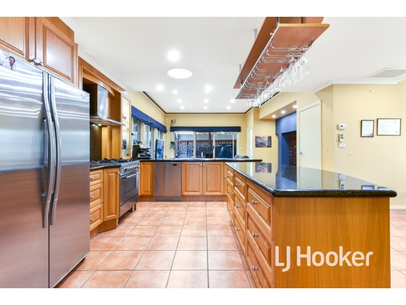 8 Dove Court, Pakenham VIC 3810