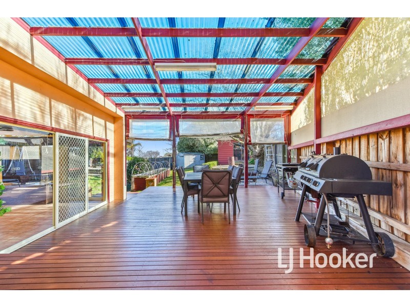 8 Dove Court, Pakenham VIC 3810