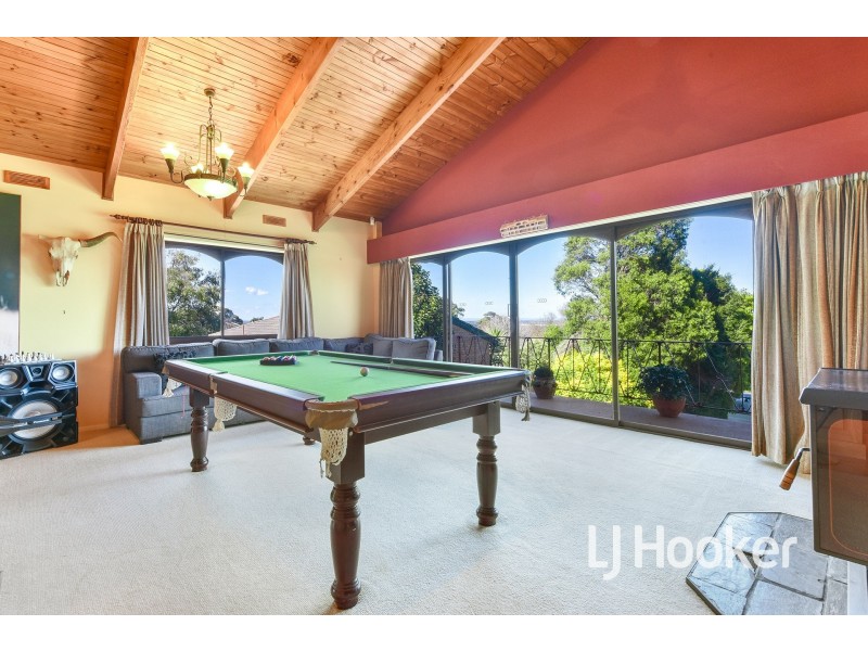 8 Dove Court, Pakenham VIC 3810