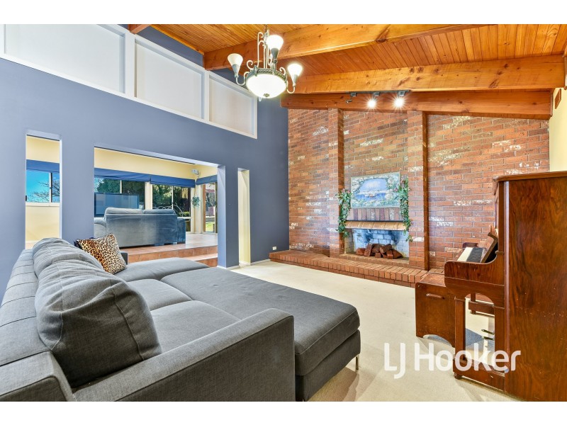 8 Dove Court, Pakenham VIC 3810