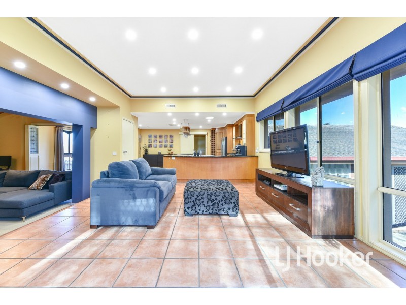 8 Dove Court, Pakenham VIC 3810