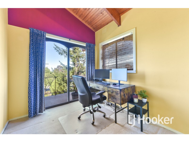 8 Dove Court, Pakenham VIC 3810