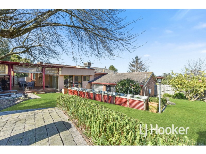 8 Dove Court, Pakenham VIC 3810