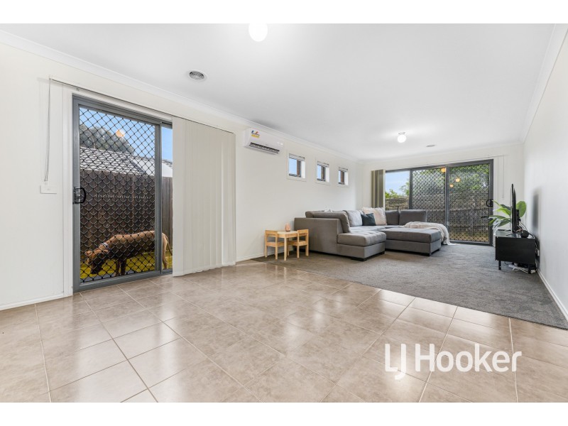 14 McClenaghan Place, Pakenham VIC 3810