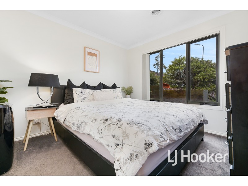 14 McClenaghan Place, Pakenham VIC 3810