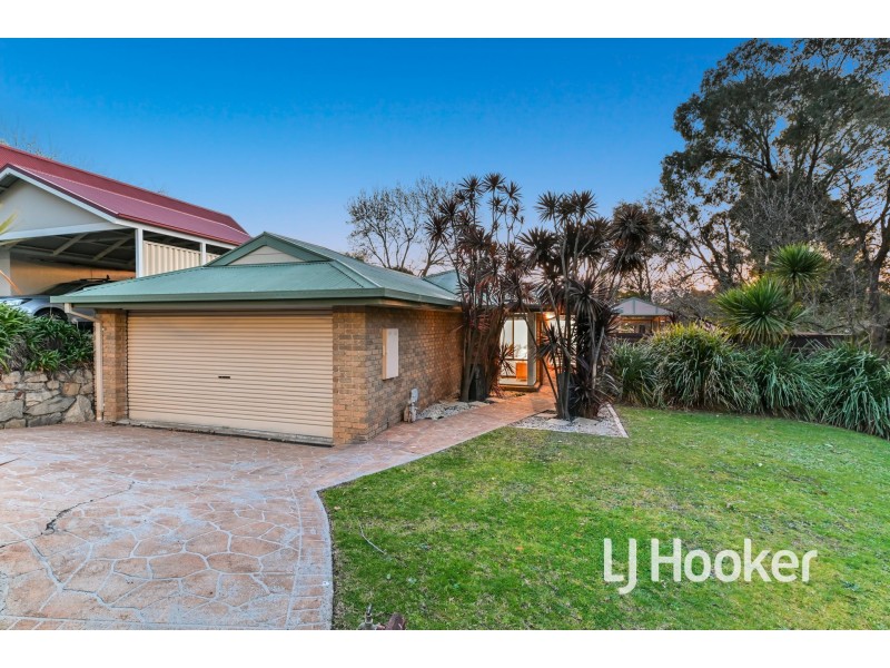 10 Pinewood Crescent, Berwick VIC 3806