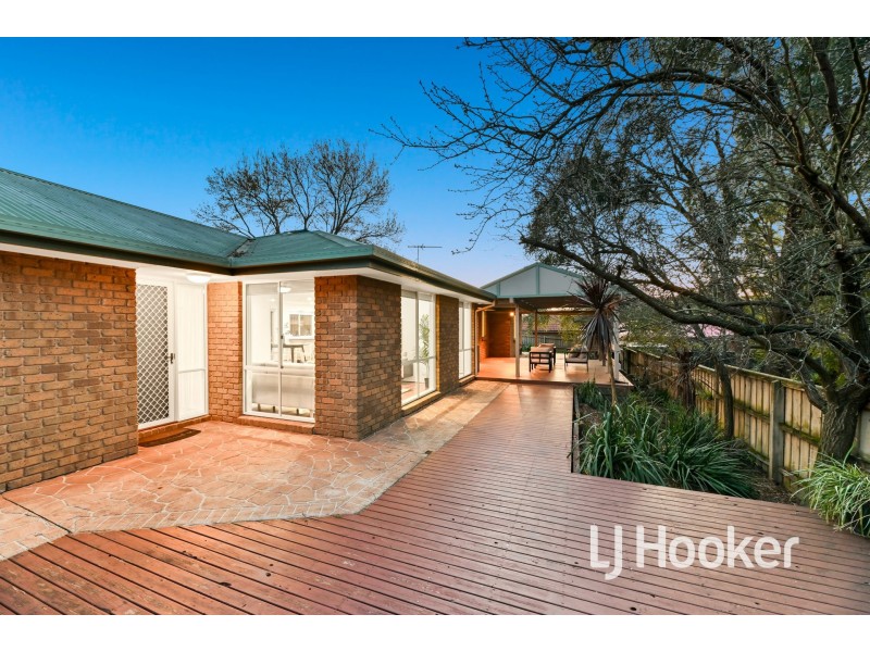 10 Pinewood Crescent, Berwick VIC 3806