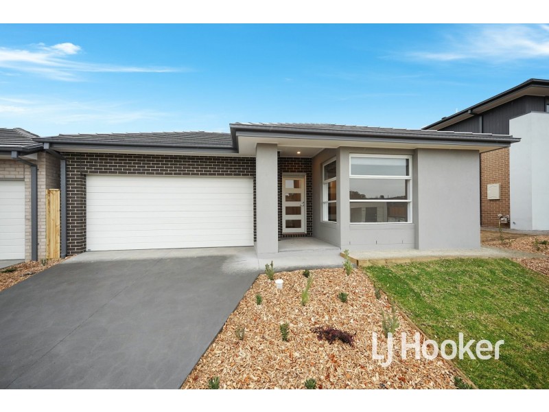 19 Allan Close, Pakenham VIC 3810