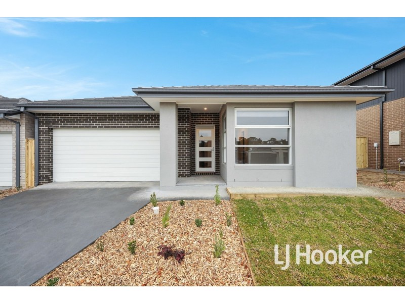 19 Allan Close, Pakenham VIC 3810