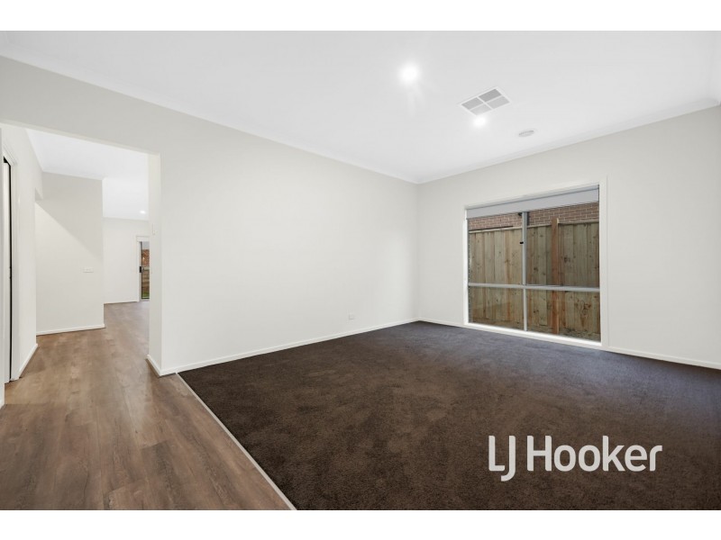 19 Allan Close, Pakenham VIC 3810