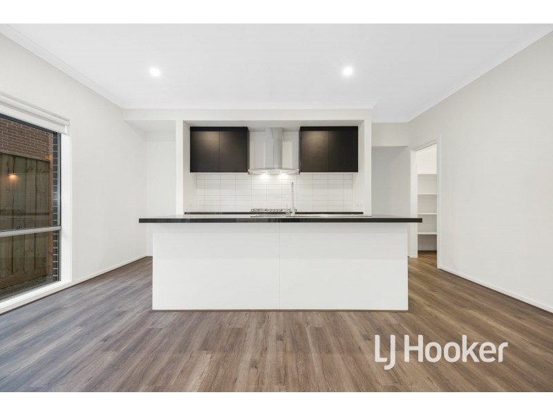 19 Allan Close, Pakenham VIC 3810