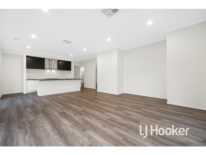 19 Allan Close, Pakenham VIC 3810