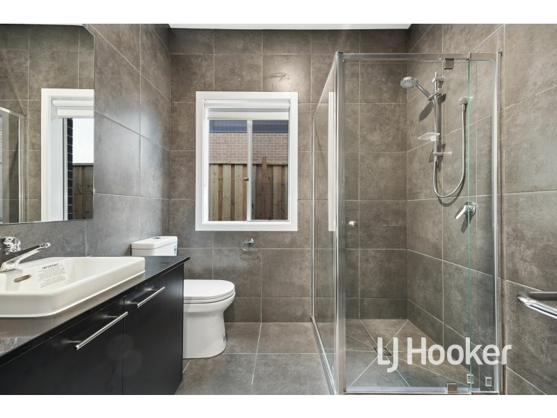 19 Allan Close, Pakenham VIC 3810