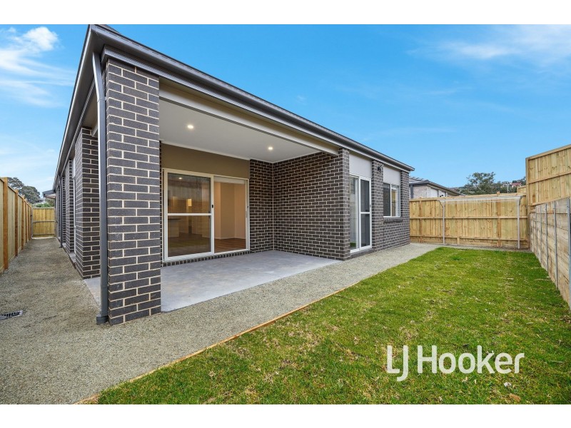 19 Allan Close, Pakenham VIC 3810