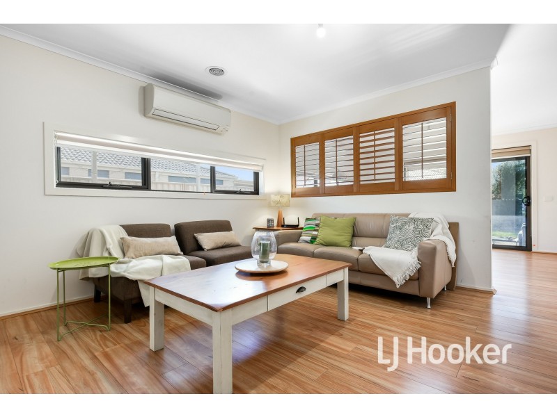 40 Edenbrook Circuit, Pakenham VIC 3810