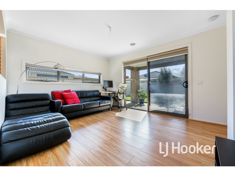 40 Edenbrook Circuit, Pakenham VIC 3810