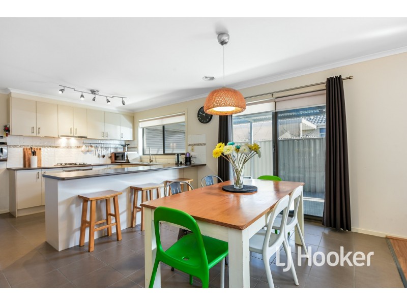 40 Edenbrook Circuit, Pakenham VIC 3810