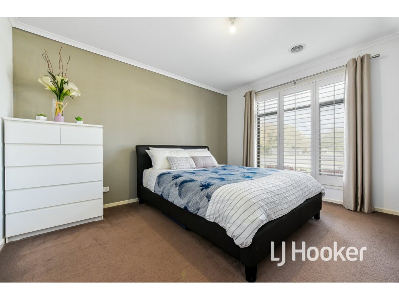40 Edenbrook Circuit, Pakenham VIC 3810