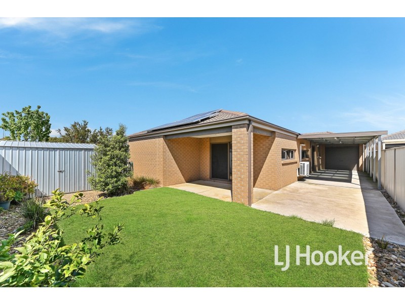 40 Edenbrook Circuit, Pakenham VIC 3810