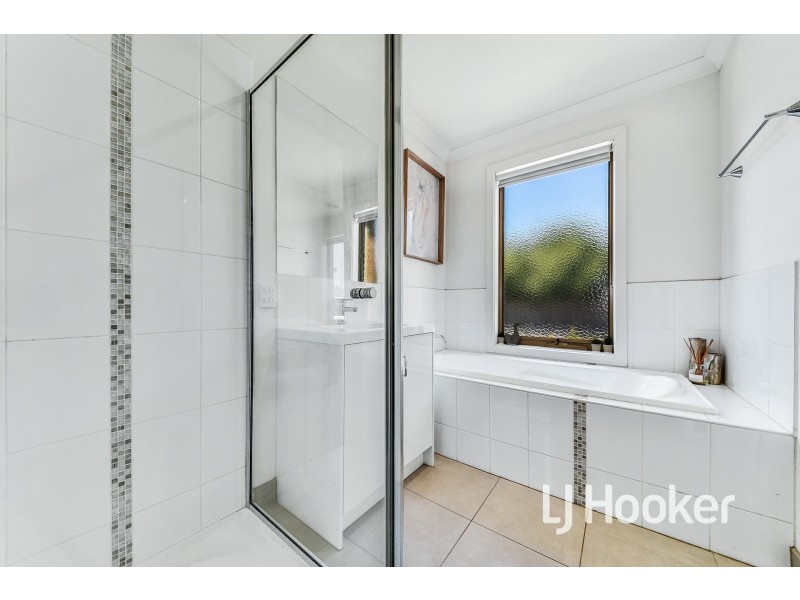 1 Trinidad Walk, Pakenham VIC 3810