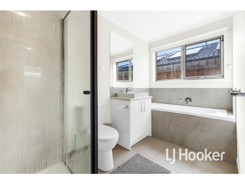 9 Davinci Street, Pakenham VIC 3810