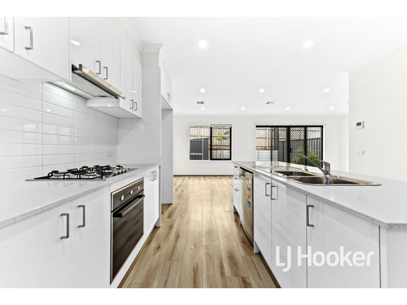 5 Expedition Circuit, Pakenham VIC 3810