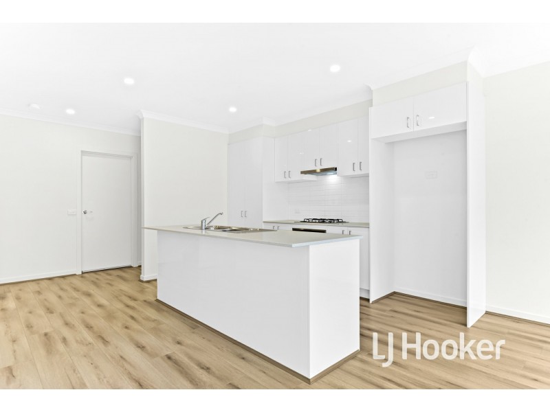 5 Expedition Circuit, Pakenham VIC 3810