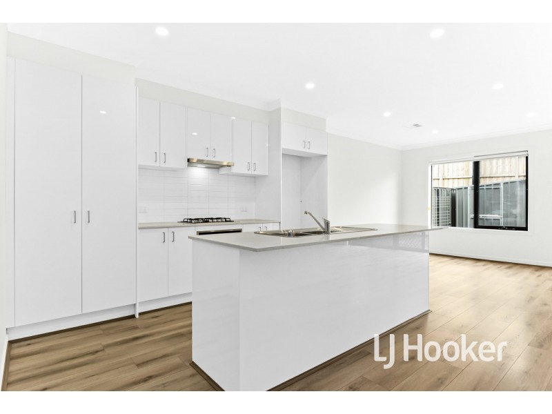 5 Expedition Circuit, Pakenham VIC 3810