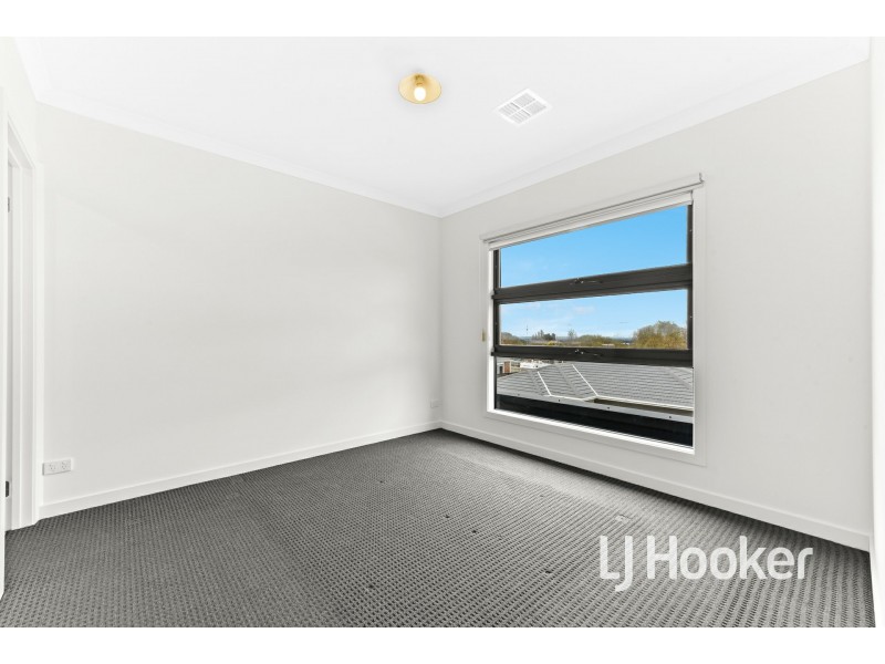5 Expedition Circuit, Pakenham VIC 3810