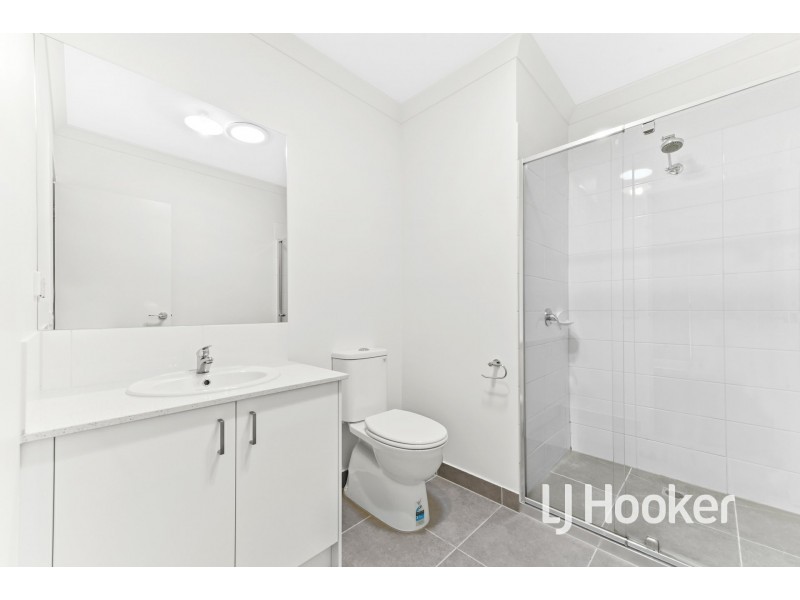 5 Expedition Circuit, Pakenham VIC 3810