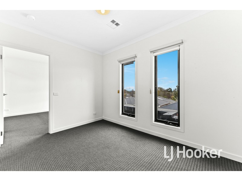 5 Expedition Circuit, Pakenham VIC 3810