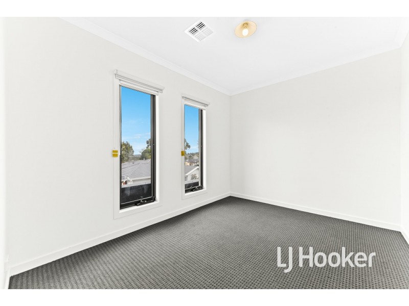 5 Expedition Circuit, Pakenham VIC 3810