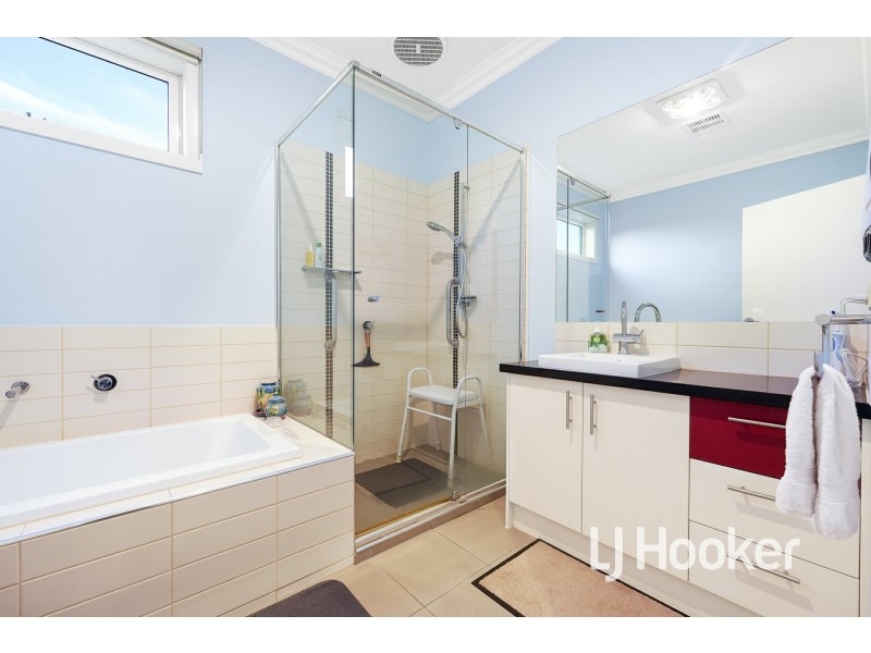 1/16-20 Cormorant Parade, Pakenham VIC 3810