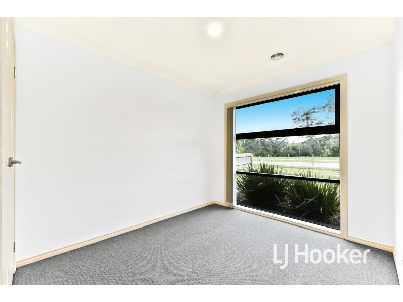 3/142 Toomuc Valley Road, Pakenham VIC 3810