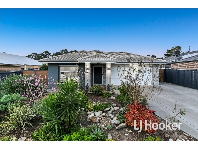 12 Violet Street, Bunyip VIC 3815