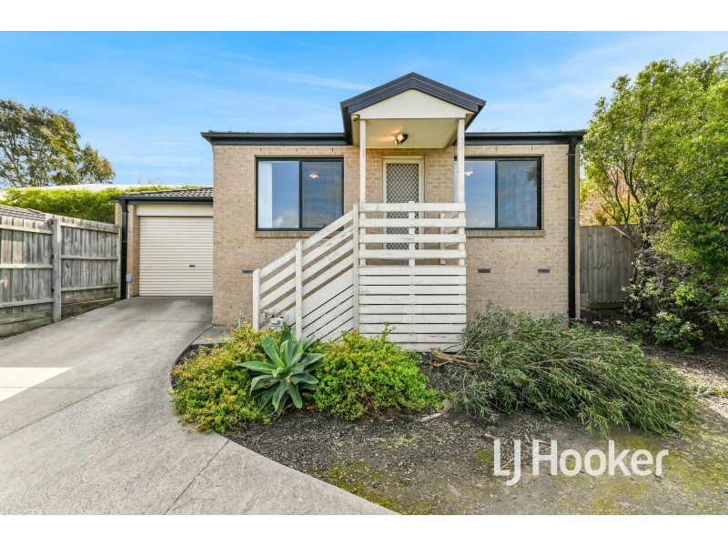 4/4 McClenaghan Place, Pakenham VIC 3810