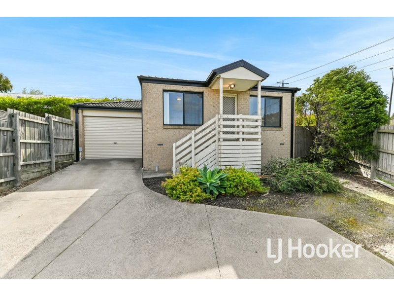 4/4 McClenaghan Place, Pakenham VIC 3810