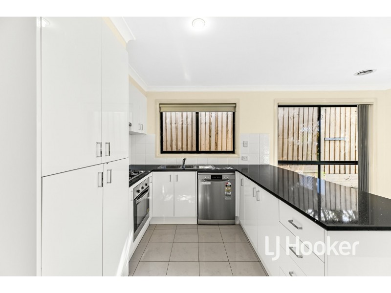 4/4 McClenaghan Place, Pakenham VIC 3810