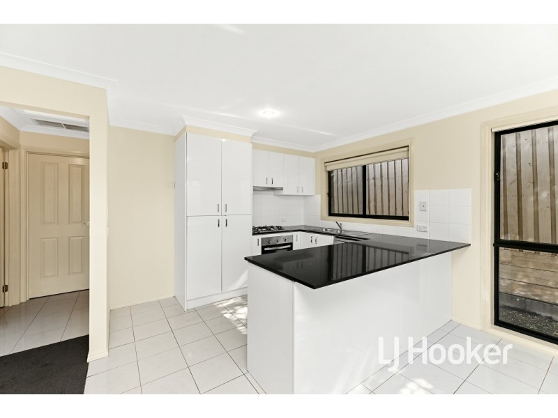 4/4 McClenaghan Place, Pakenham VIC 3810