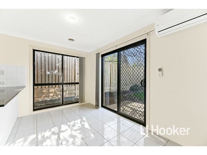 4/4 McClenaghan Place, Pakenham VIC 3810