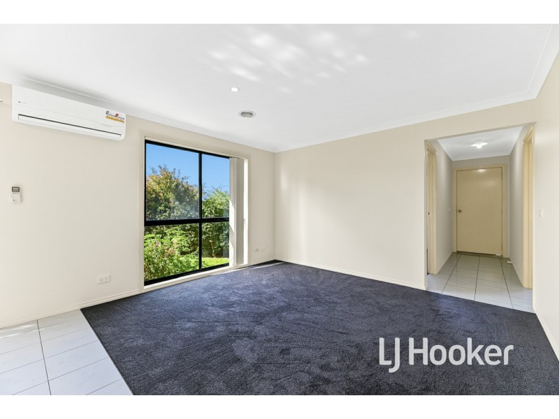 4/4 McClenaghan Place, Pakenham VIC 3810