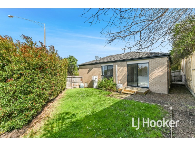 4/4 McClenaghan Place, Pakenham VIC 3810
