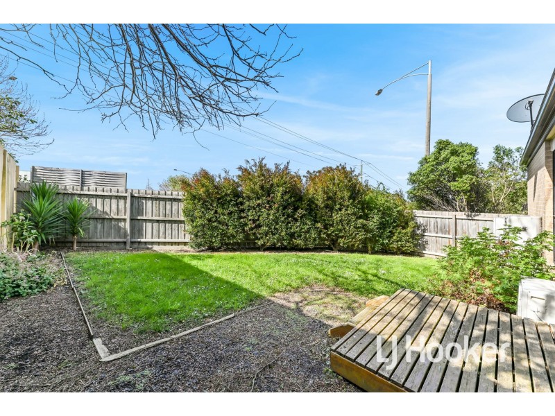 4/4 McClenaghan Place, Pakenham VIC 3810