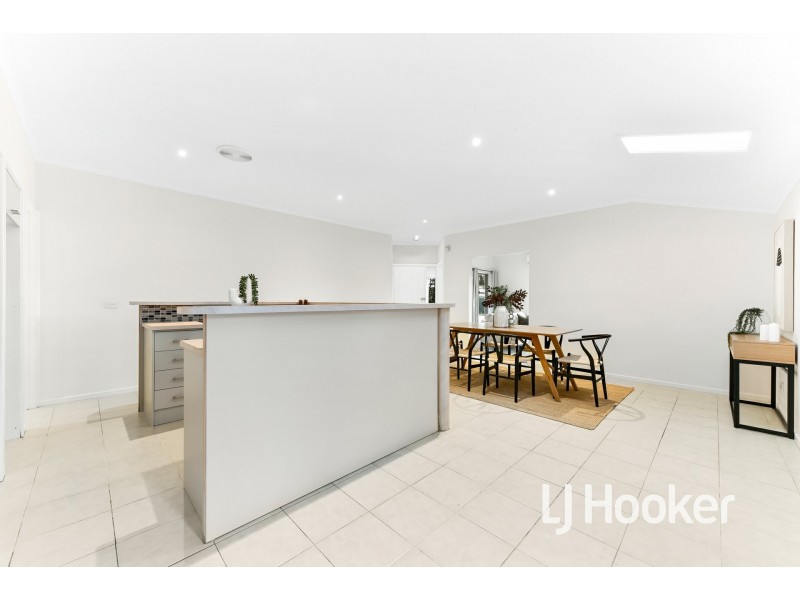 28 Pommel Street, Pakenham VIC 3810